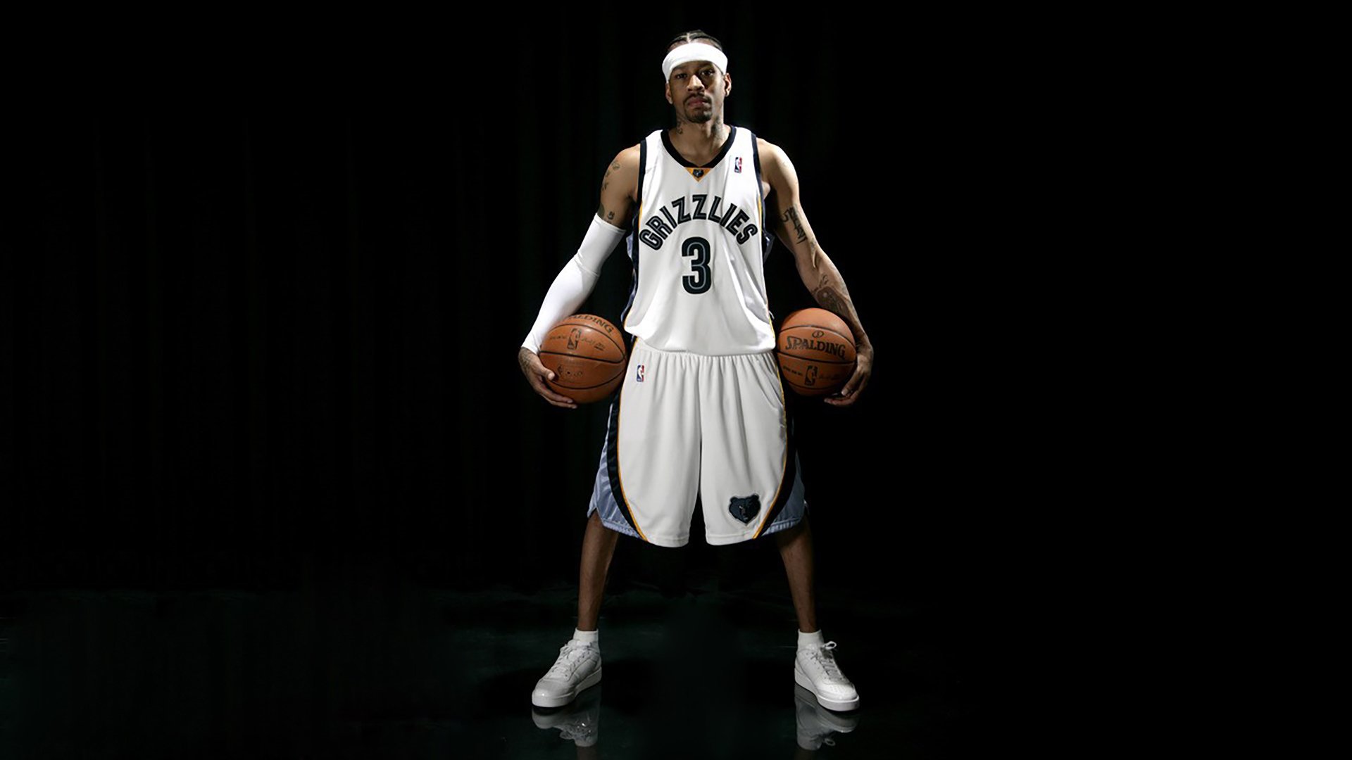 勇士主帅带队观看经典比赛强化战术意识，勇士主场震撼开幕