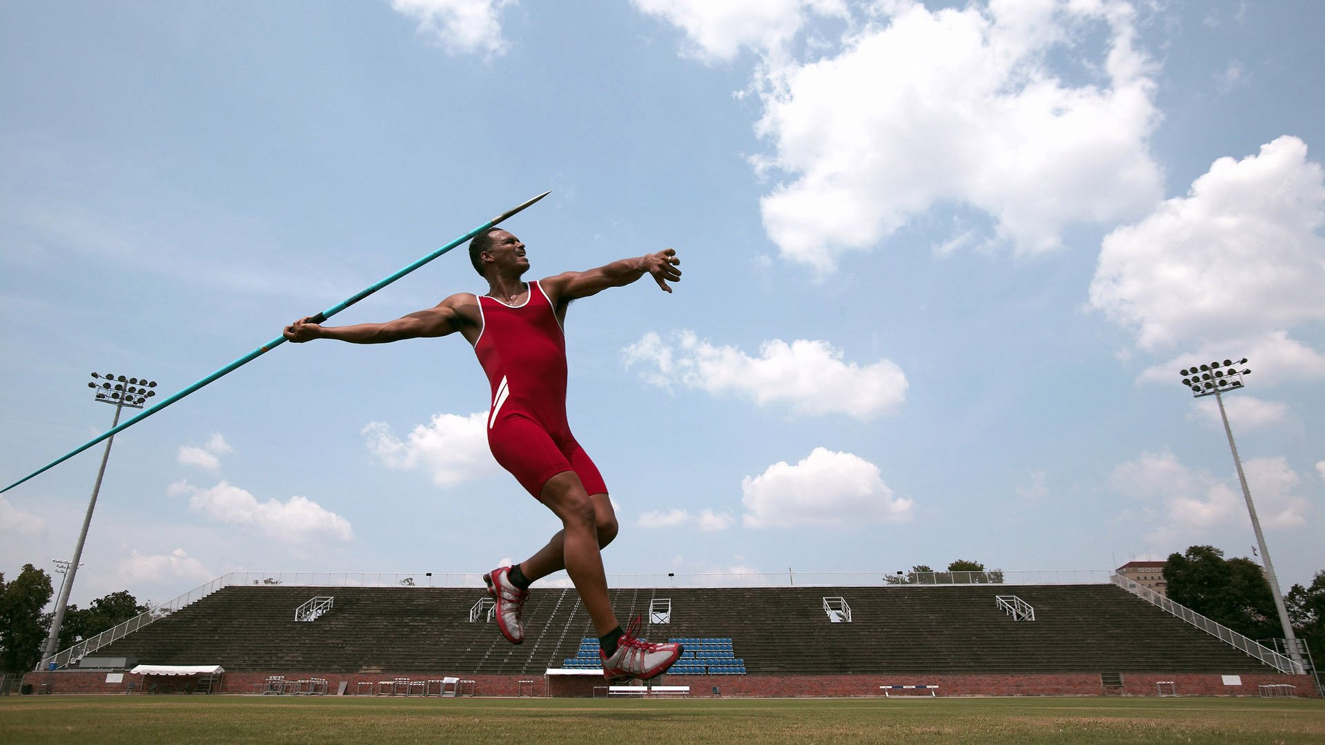 奥康纳通过精准长传撕开对方防线,带来制胜机会